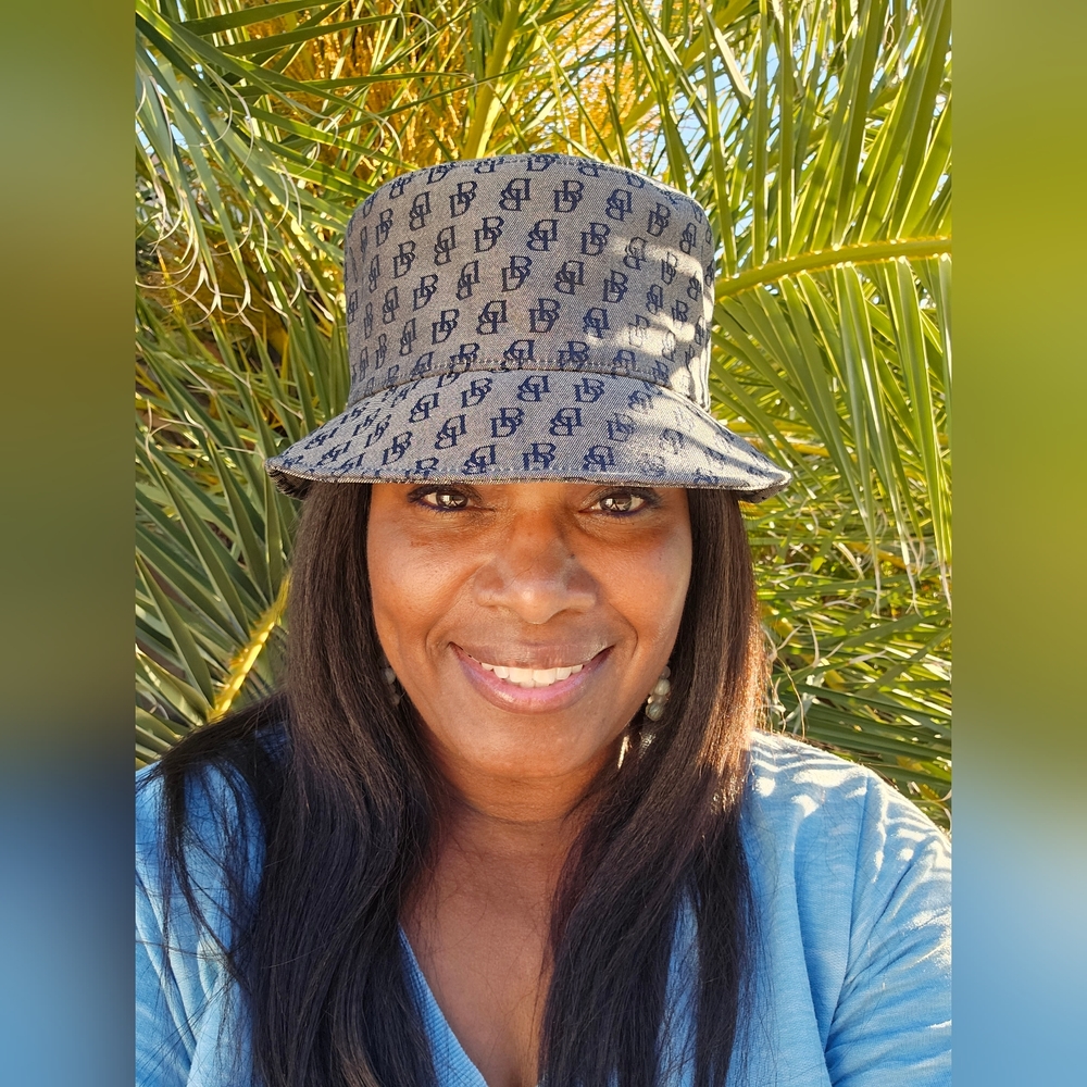 💥Dooney & Bourke Vintage Signature Bucket Hat, Size M💥